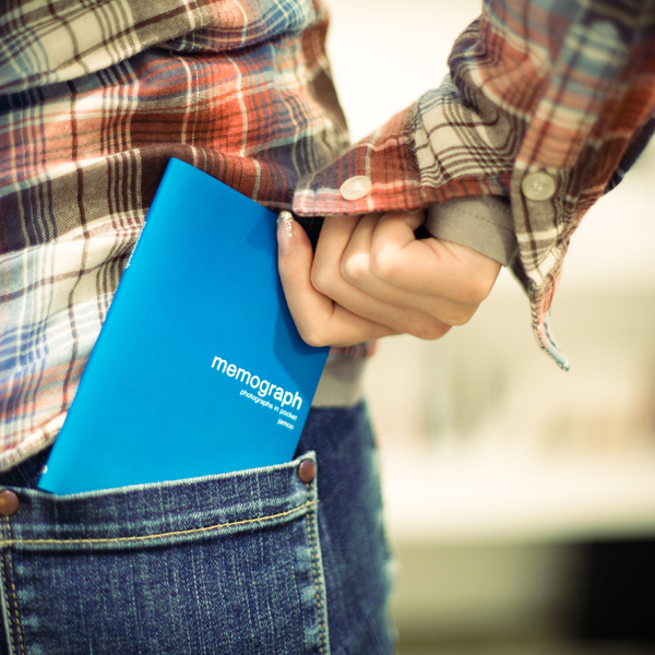 ポケットに入れて持ち歩けるＬ判サイズ「POCKET」。コンパクトでも開くとダイナミック